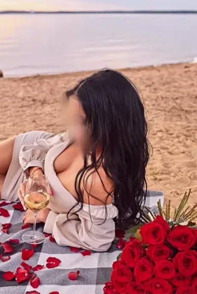 Angelika, 35