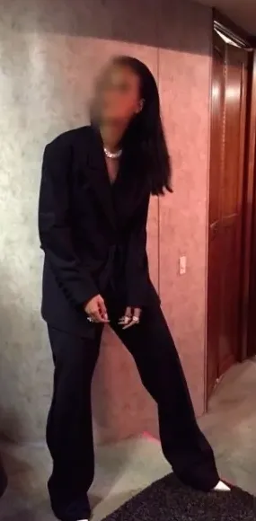 Jasmin, 23