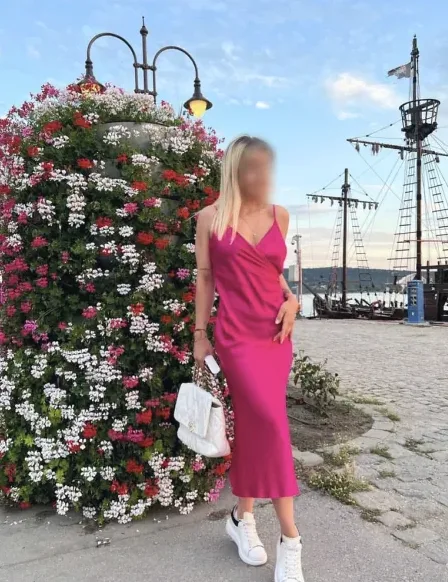 Karin, 29