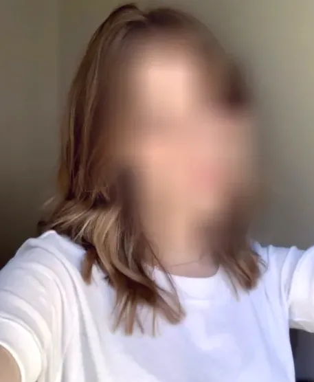 Larissa, 28
