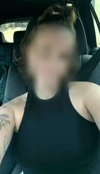 Martina, 35
