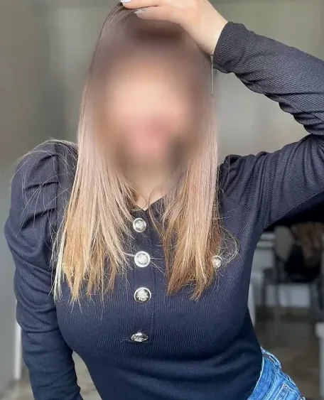 Sandra, 37