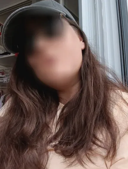 Simone, 32